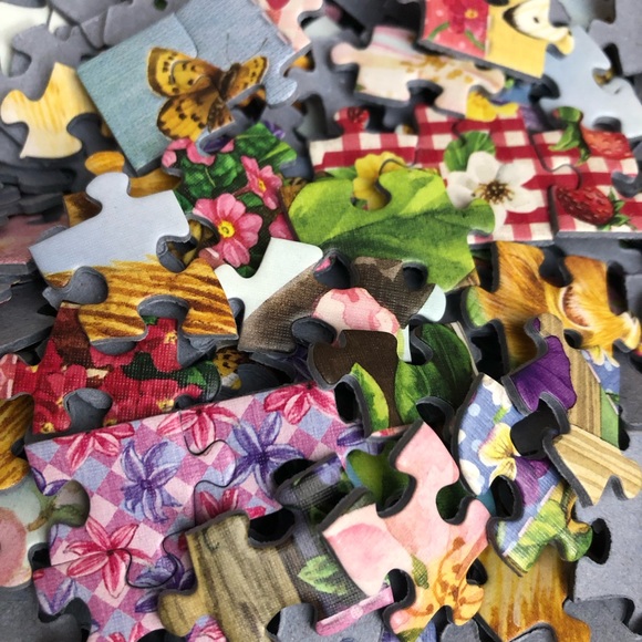 Cobble Hill Blossoms and Kittens 1000 piece puzzle - Picture 8 of 9